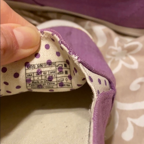 Big girls UGG canvas plum slip on sz 5 - Picture 3 of 4
